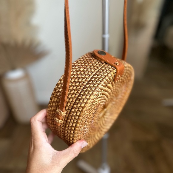 Round Woven Tan Crossbody Bag - Picture 4 of 6